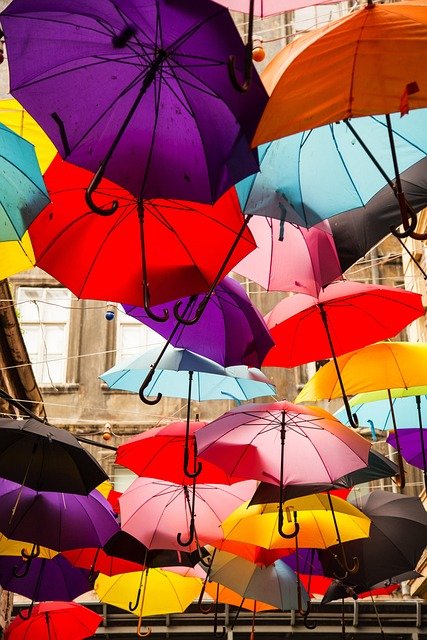 Parapluies classiques personnalisés : élégance et visibilité